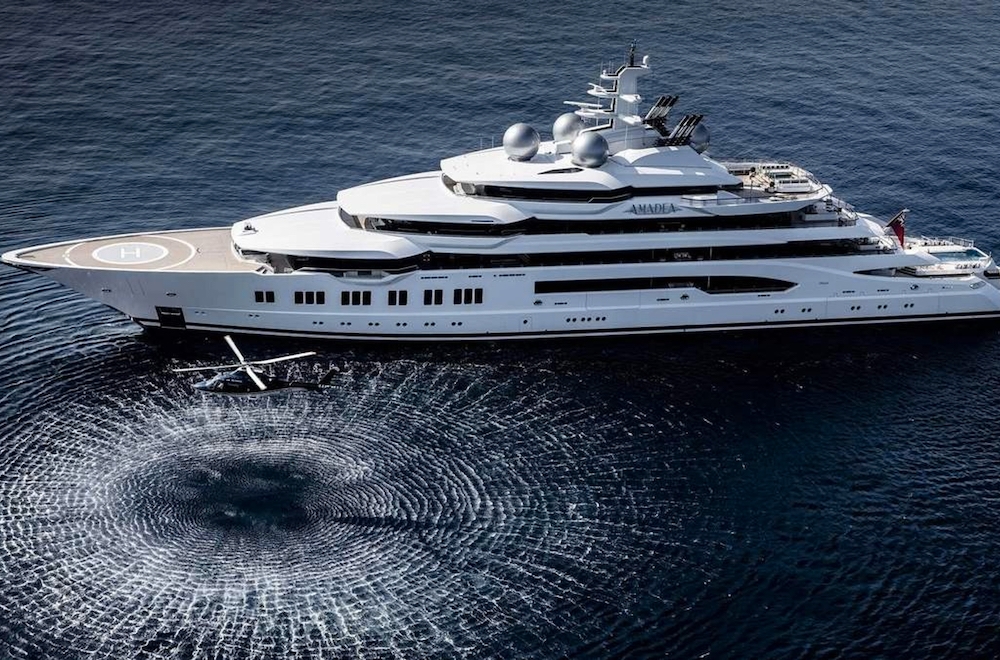Яхта Amadea, предположительно связанная с Сулейманом Керимовым