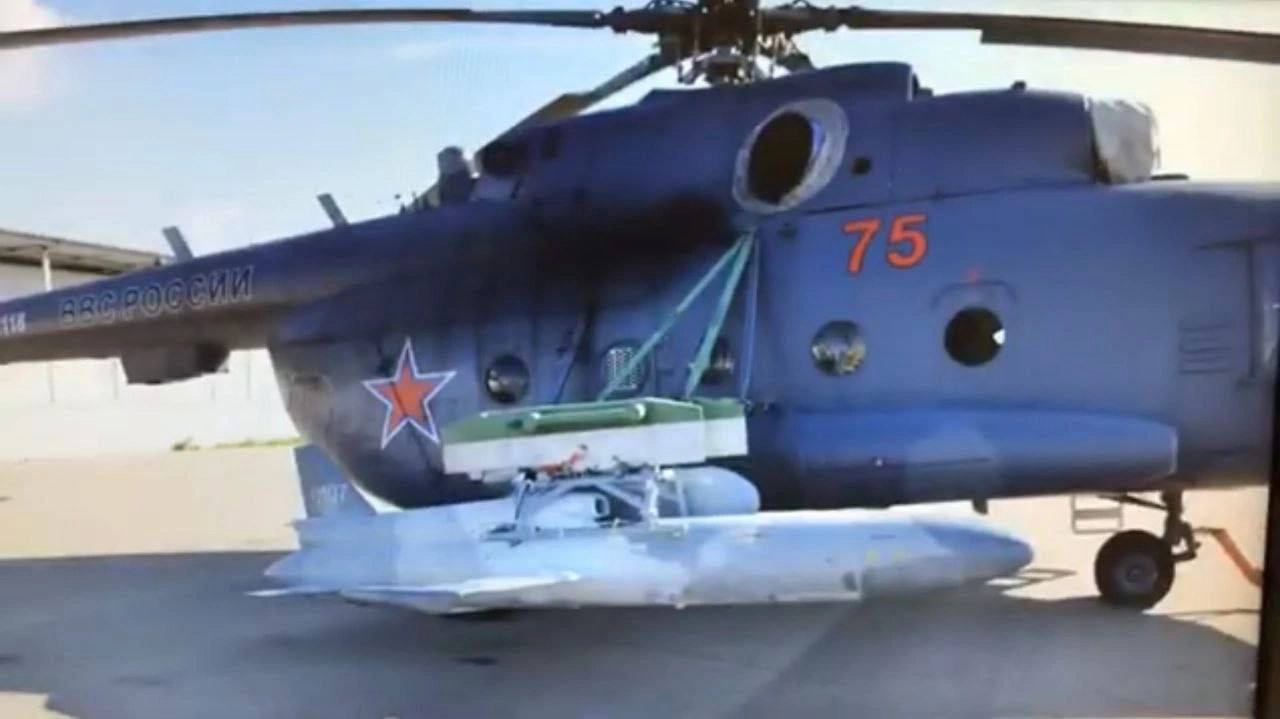 Подпись: Ми-8 с дронами-ракетами «Дань-М»